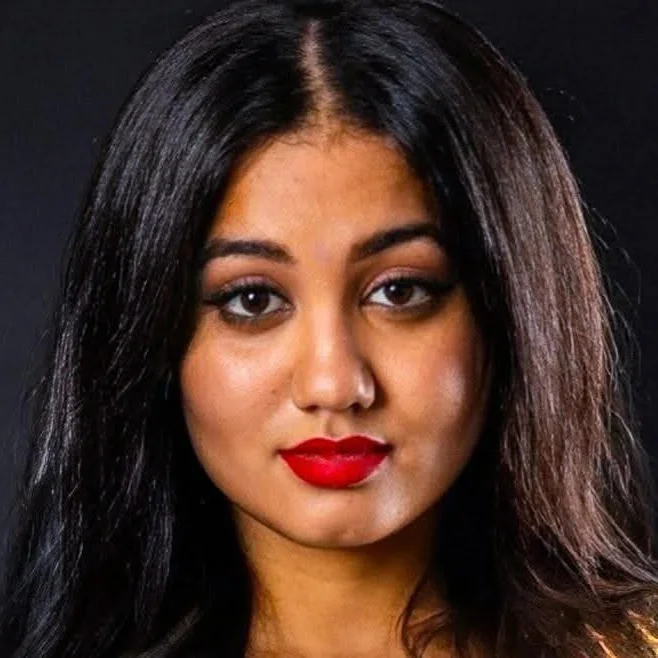 Portrait of Clarissa Mars, Operational data manager